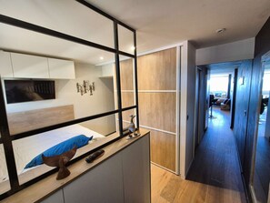 1 bedroom, free WiFi - 40 meters from the beach, A/C, Wi-Fi, sea view, all on foot (SIX FOURS LES PLAGES)