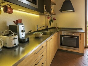Refrigerador, microondas, horno, lavavajillas