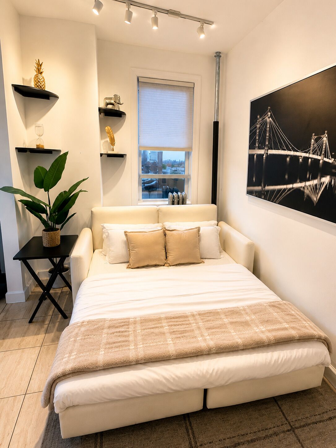 2 bedrooms, in-room safe, desk, iron/ironing board