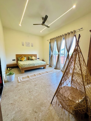 4 bedrooms, bed sheets