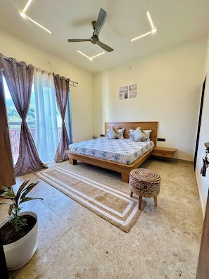 4 bedrooms, bed sheets