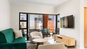 Apartment (3 Bedrooms) | Front of property