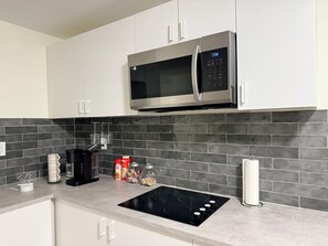 Private kitchen - Perfect 1-bedroom house in soothing Halifax neighborhood (Halifax)