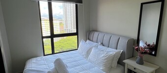 Modern Two Bedroom Ipoh City Apartment with Pool, Gym and Free Parking
