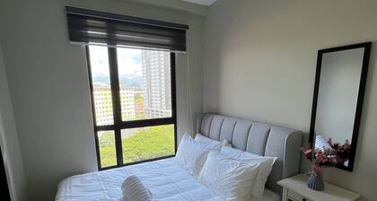 Modern Two Bedroom Ipoh City Apartment with Pool, Gym and Free Parking