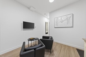 Interior - Surrey Modern Private 1 Bedroom Suite with Kitchen (Surrey)