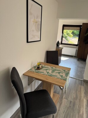 Dining - FeWo Harzzeit - Stylish time-out in Vienenburg with terrace, WLAN & parking lot (Goslar)