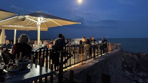 An outdoor dining area with tables and chairs, a railing, and a view of the sea. - 2 p+balcony ideally located with splendid view of the Canal Royal and the port of Sète (Sète)