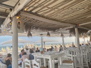 Outdoor dining - 2 p+balcony ideally located with splendid view of the Canal Royal and the port of Sète (Sète)