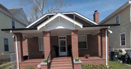 Cozy 2-bedroom 1 bath house in charming Olde Town 15 minutes to Augusta National