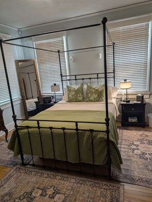 Skrivebord, strygejern/strygebræt, gratis Wi-Fi, sengetøj