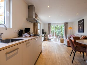 Interior - Luxury forest stay with covered terrace and BBQ (Hattemerbroek)