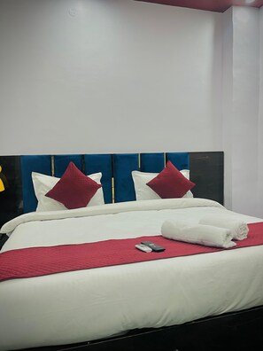 Deluxe Double Room, City View | In-room safe, soundproofing, iron/ironing board, free WiFi - Sky Hotel (Lucknow)