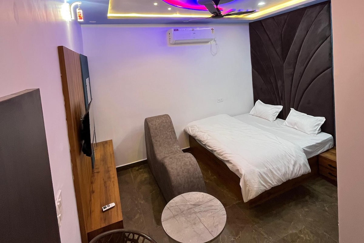 Caja de seguridad en la habitación y sistema de insonorización