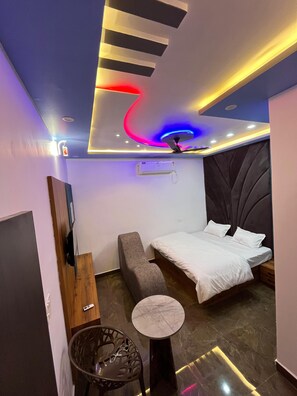 Deluxe Double Room, City View - Sky Hotel (Lucknow)