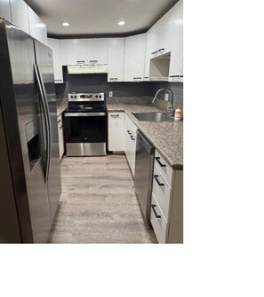 Private kitchen - Entire townhome in charming San Diego! (San Diego)