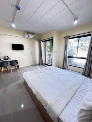 Superior Double Room, Valley View | Bed sheets