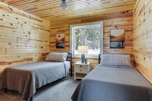 5 bedrooms, Internet, bed sheets - Sauna & Game Room! Tranquil Retreat on Grace Lake (Watersmeet)