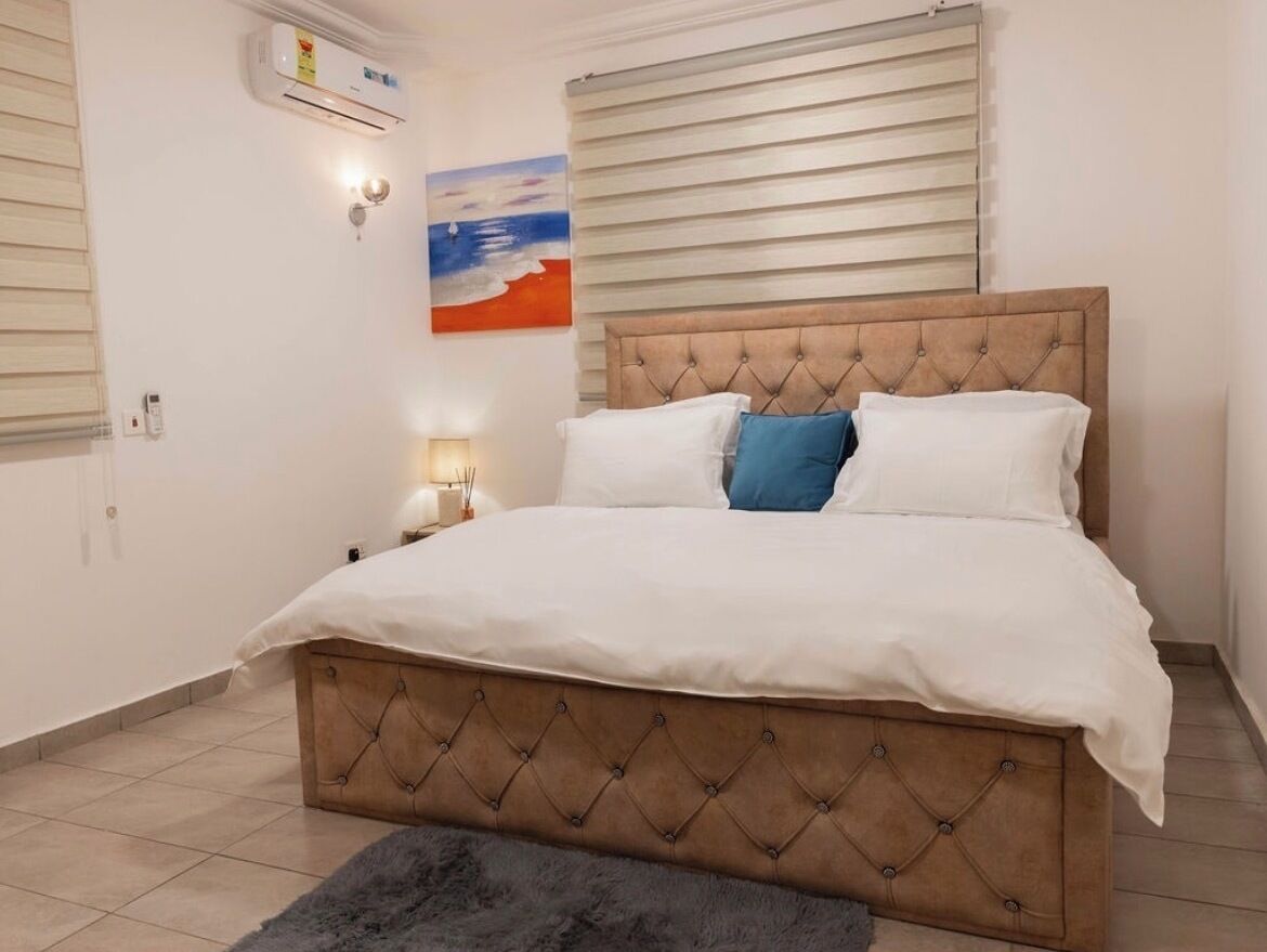 2 bedrooms, iron/ironing board, WiFi