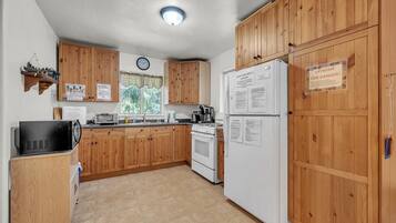 Micro-ondes, four, plaque de cuisson