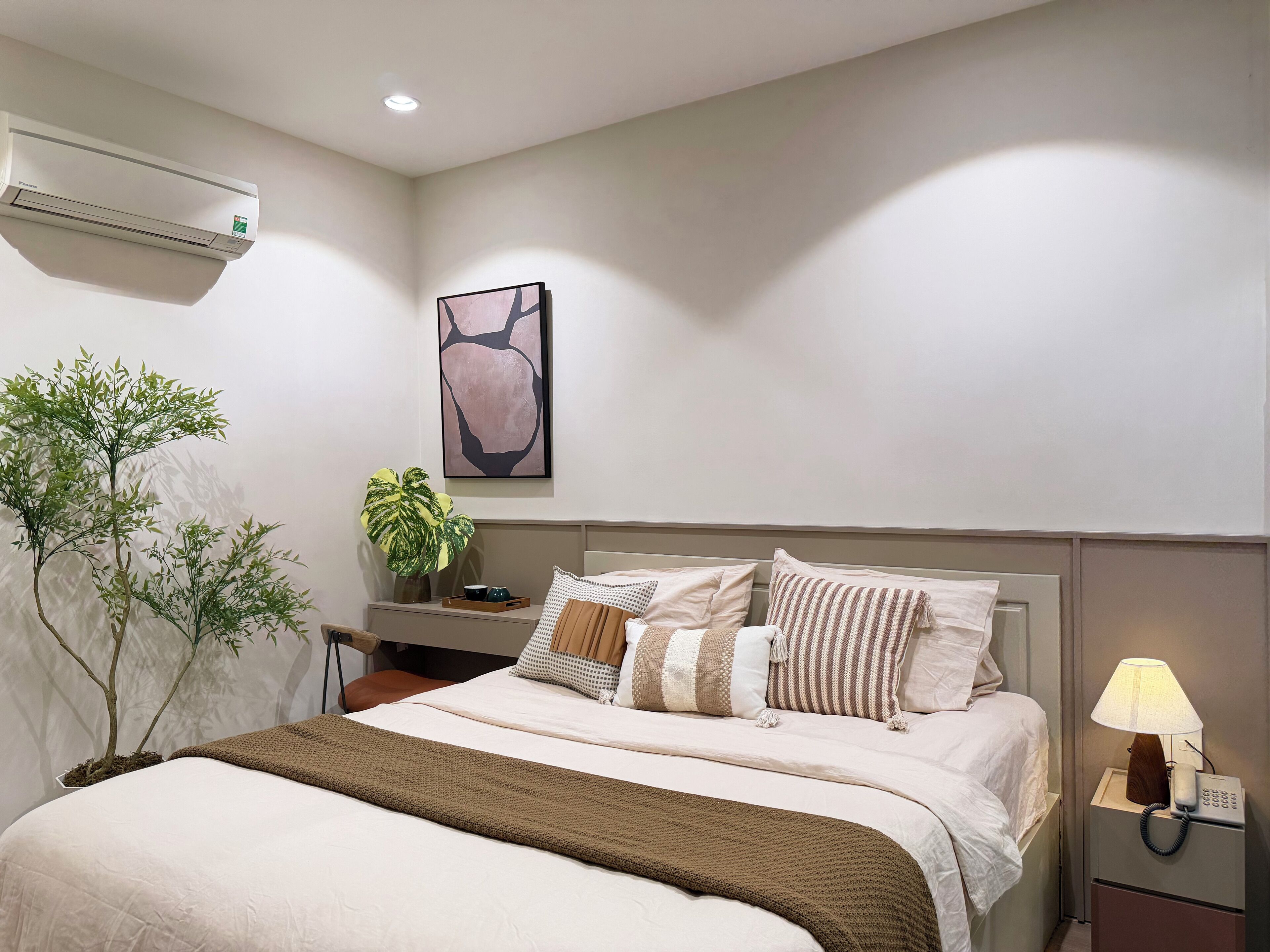 Kahden hengen standard-huone | Ylelliset vuodevaatteet, minibaari, yksilöllisesti kalustettu, työpöytä