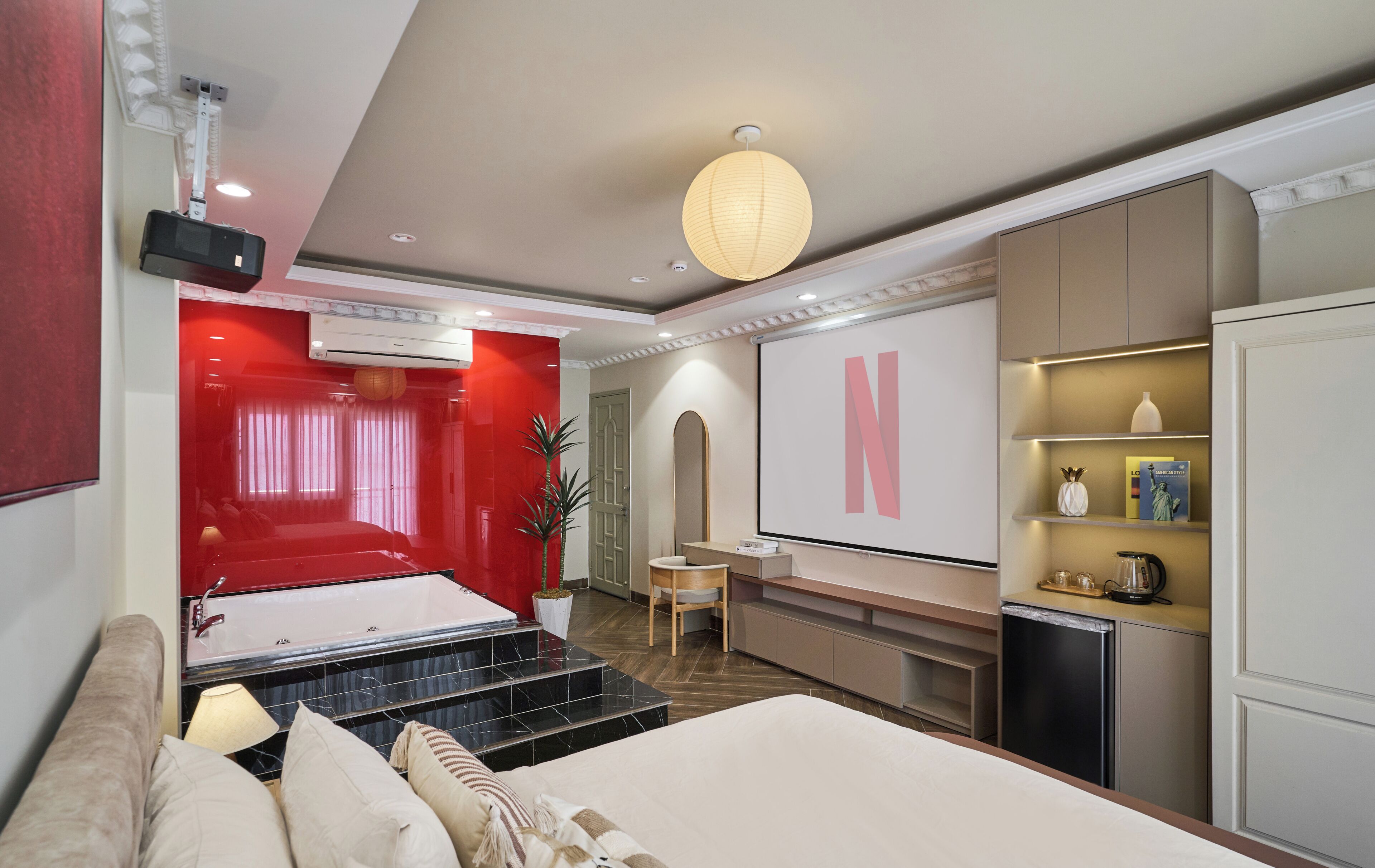 Romantic Double Room | Premium bedding, minibar, individually furnished, desk