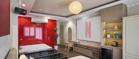 Romantic Double Room | Premium bedding, minibar, individually furnished, desk