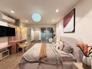 Habitación de luna de miel doble | Ropa de cama de alta calidad, minibar, mobiliario individual