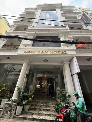 Unclassified image, 3 of 6, button - Linh Đan Hotel Phu Nhuan (Phu Nhuan)