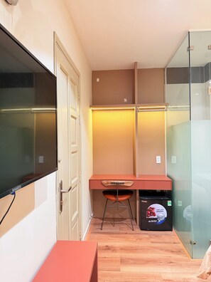 Classic Double Room | Premium bedding, minibar, individually furnished, desk - Linh Đan Hotel Phu Nhuan (Phu Nhuan)