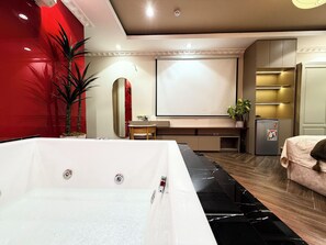 Romantic Double Room | Bathroom | Separate tub and shower, deep soaking tub, rainfall showerhead - Linh Đan Hotel Phu Nhuan (Phu Nhuan)