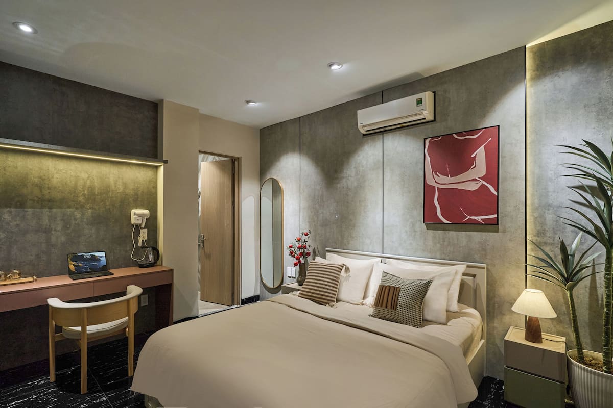 Classic Double Room | Premium bedding, minibar, individually furnished, desk