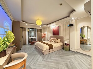 Luxury Double Room | Premium bedding, minibar, individually furnished, desk - Linh Đan Hotel Phu Nhuan (Phu Nhuan)