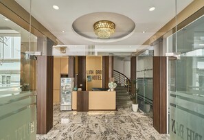 Reception - Linh Dan Hotel Phan Xich Long By Urban B (Phu Nhuan)