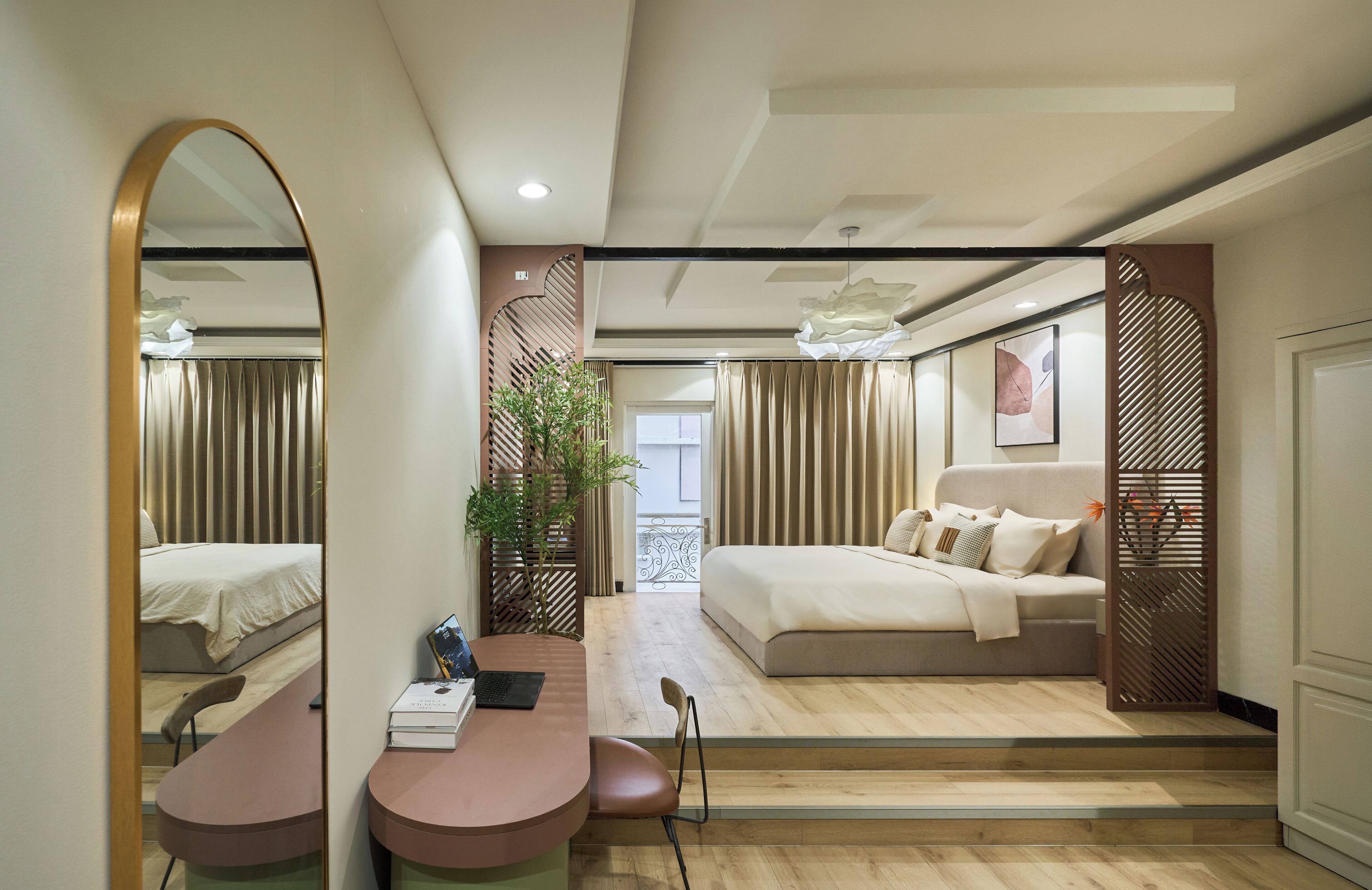 Romantic Double Room | Premium bedding, minibar, individually furnished, desk