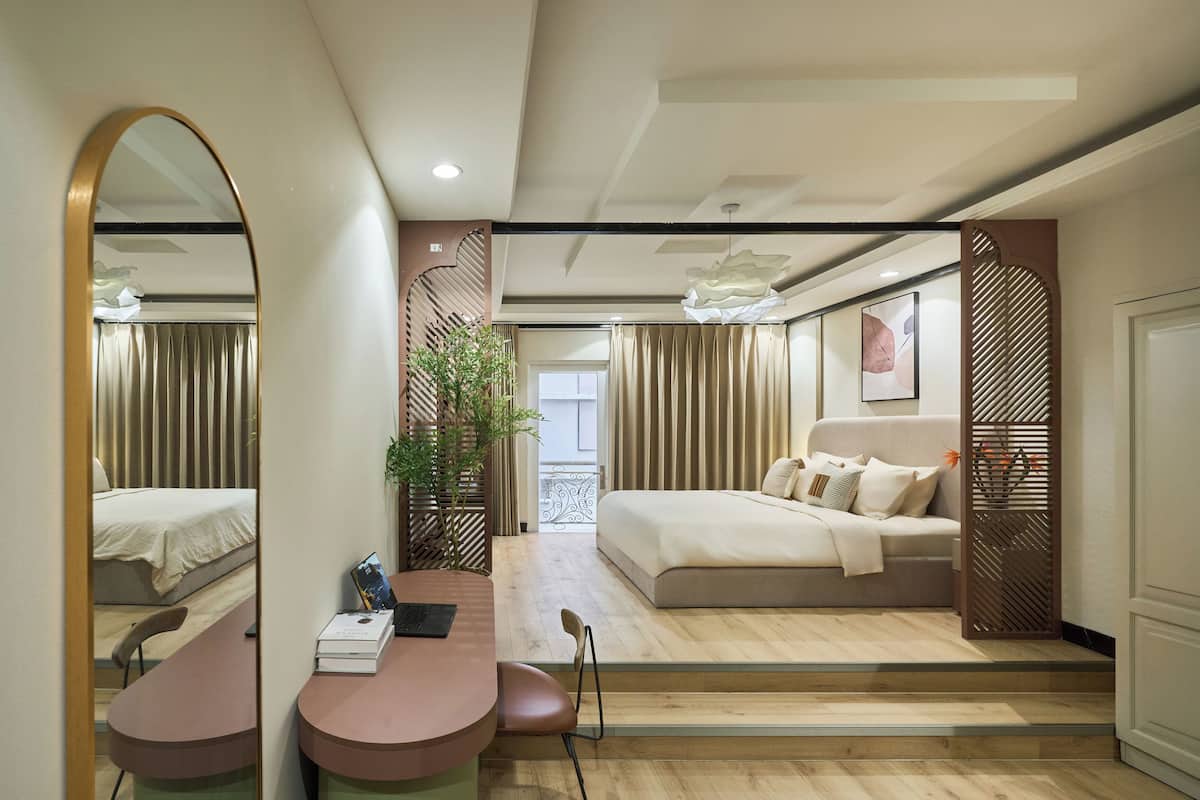 Romantic Double Room | Premium bedding, minibar, individually furnished, desk