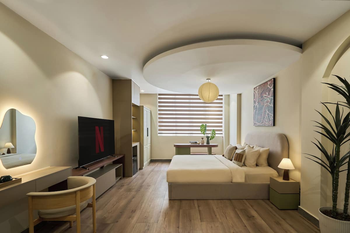 Honeymoon Double Room | Premium bedding, minibar, individually furnished, desk