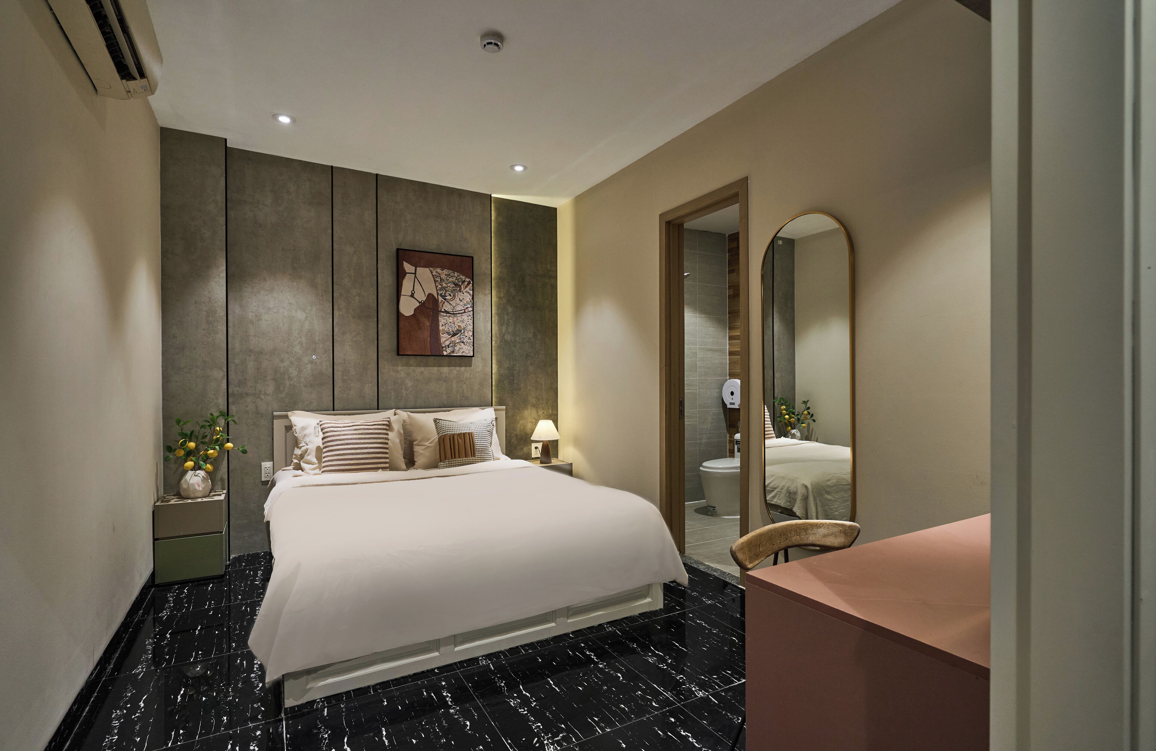 Romantic Double Room, 1 Queen Bed | Premium bedding, minibar, individually furnished, desk