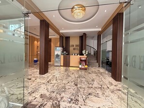 Flat-screen TV - Linh Dan Hotel Phan Xich Long By Urban B (Phu Nhuan)