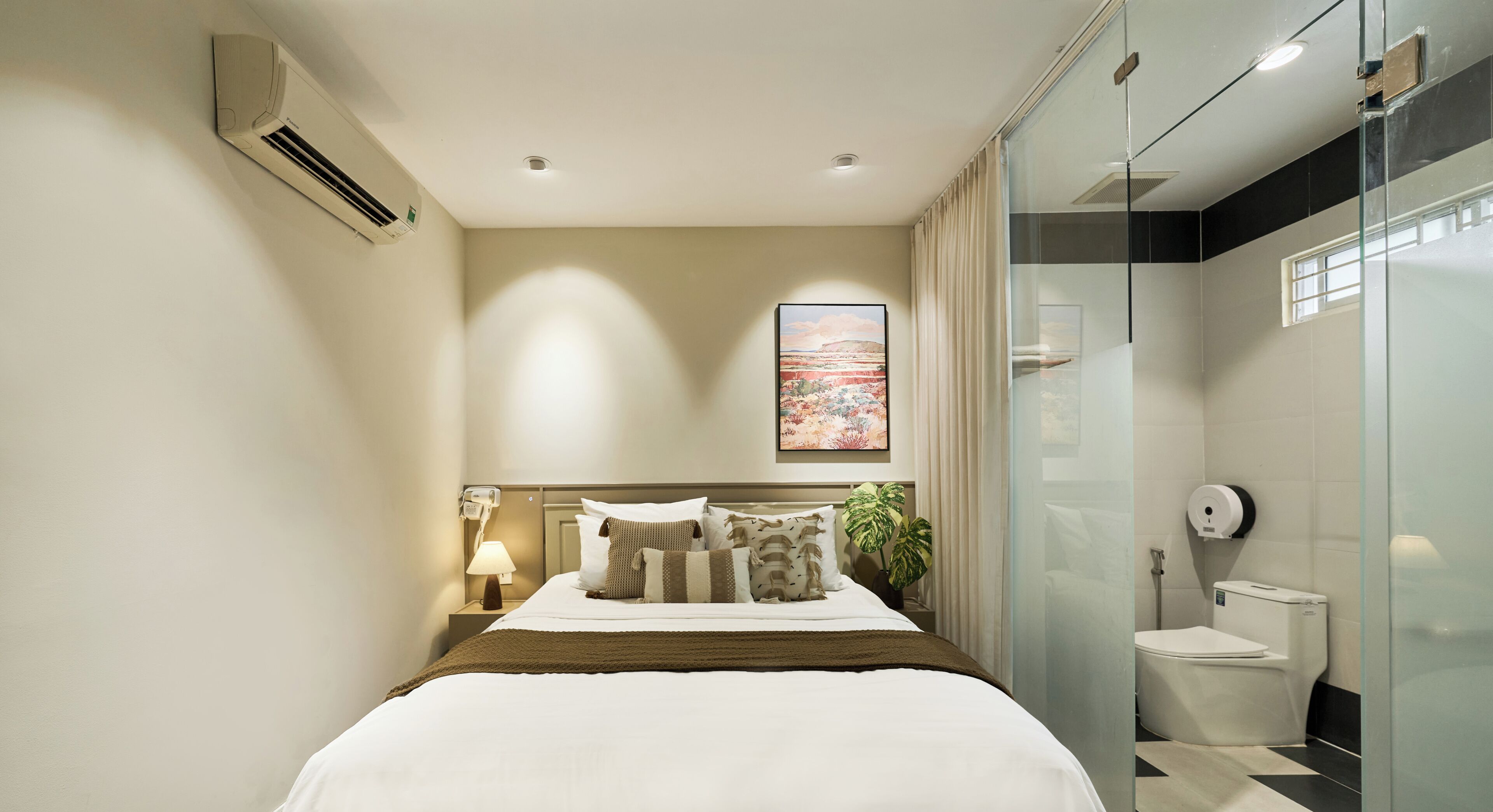 Standard Double Room | Premium bedding, minibar, individually furnished, desk