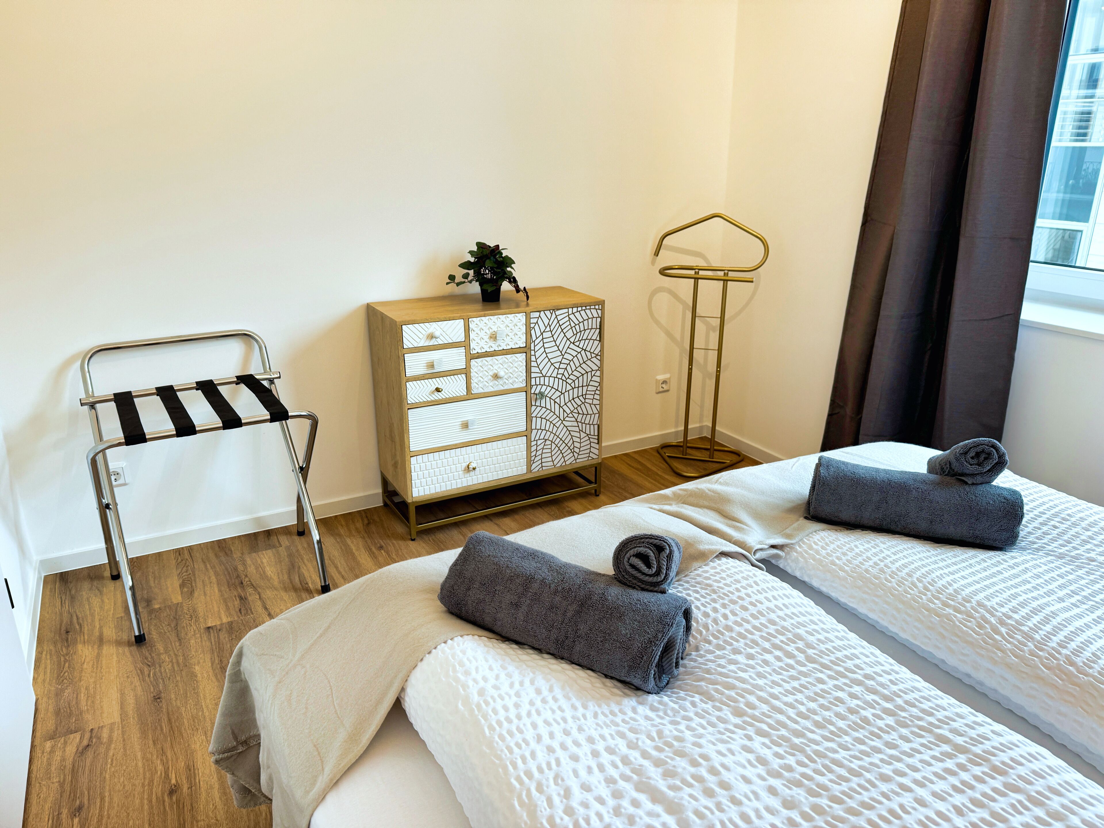 2 bedrooms, iron/ironing board, WiFi, bed sheets