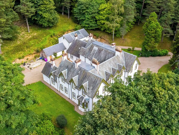 Unclassified image, 1 of 14, button - Glen Doll Cottage - UK51267 (Glen Clova)