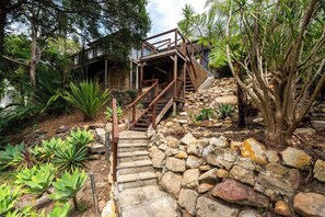 Property grounds - Contemporary Balmoral Beachside Family Retreat (Mosman)
