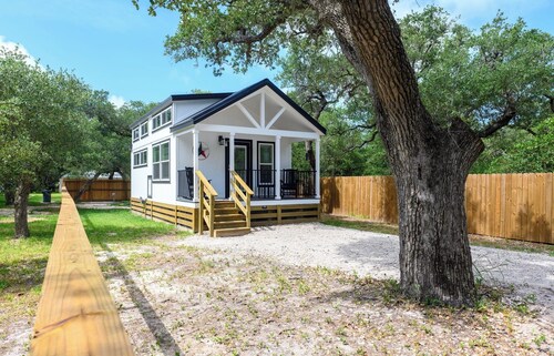 The Live Oak Tiny House with fence