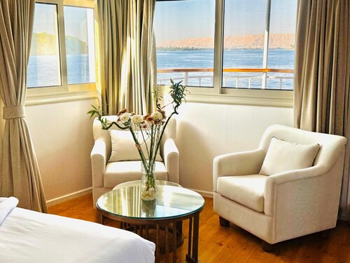 Luxury Dahabiya sailing 4,5,7Nigh boat tour Luxor & Aswan