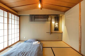 5 bedrooms, iron/ironing board, WiFi, bed sheets - A very special tea house: Ochaya Hasu (Kyoto)