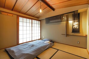 5 bedrooms, iron/ironing board, WiFi, bed sheets - A very special tea house: Ochaya Hasu (Kyoto)