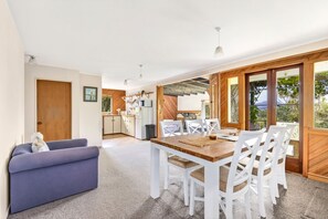 Dining - Lookout Retreat - Parapara (Parapara)
