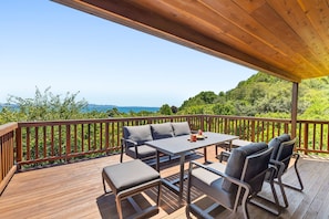 Outdoor dining - Pohara's Kotare Heights (Pōhara)