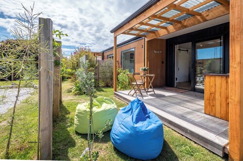 Pohara Beach Escape - Pukeko Studio